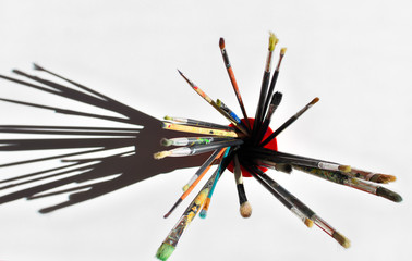 assortiment de pinceaux d'artiste peintre