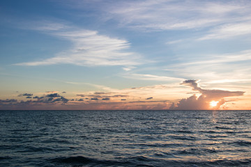 Obraz na płótnie Canvas Ocean at Sunset 
