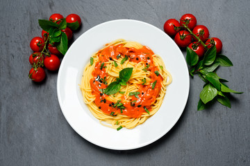 spaghetti mit tomatensoße