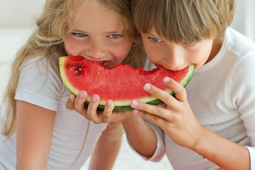 Children eat watermelon 