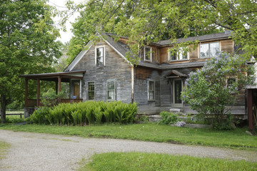 Fototapeta na wymiar old New England farmhouse