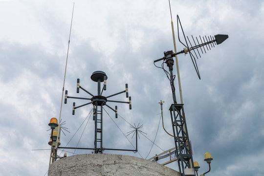 Meteorological device of weather station. Simple telecommunication antenna for data transmission of measurement instruments