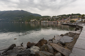 Lac majeur et quai depuis Ascona