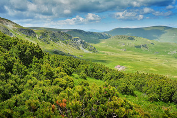 Fototapeta na wymiar The Carpathian Mountains seen from Transalpina