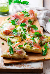 PEA PROSCIUTTO SPRING PIZZA . Top view. selective focus
