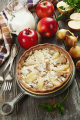 Pork stewed with apples