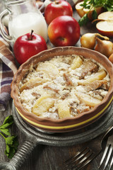 Pork stewed with apples