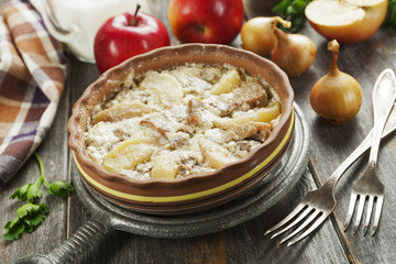 Pork stewed with apples