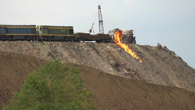 Pour molten slag from the diesel locomotive tank at a metallurgical plant. Slow motion