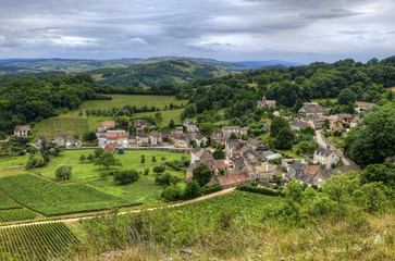 Fototapeta na wymiar Village Bourguignon sur les hauteurs de Givry.
