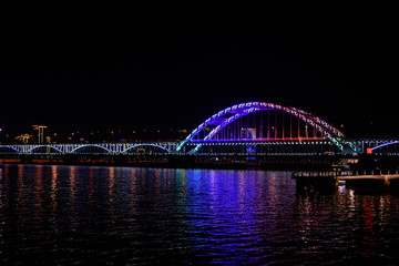 Fototapeta na wymiar il ponte fuxing al fiume qiantang di hangzhou
