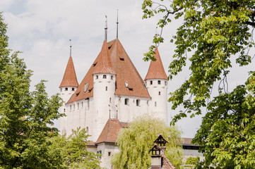 Obraz premium Thun, Stadt, Altstadt, Schloss, Schlossberg, Thunersee, Altstadthäuser, Stadtmuser, Stadtrundgang, Frühling, Sommer, Schweiz
