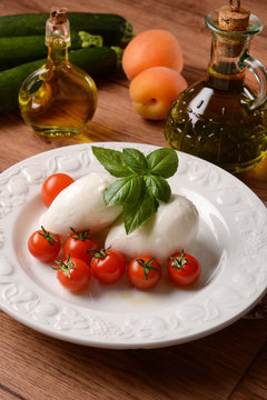 Italian mozzarella and cherry tomato