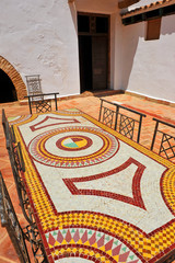 Mesa de azulejos típica de Marruecos