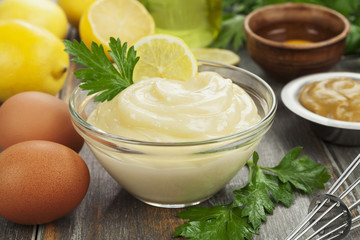 Obraz na płótnie Canvas Mayonnaise with olive oil and lemon