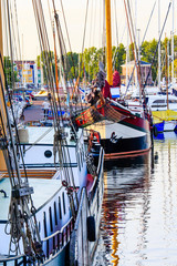 Segelschiffe im Hafen