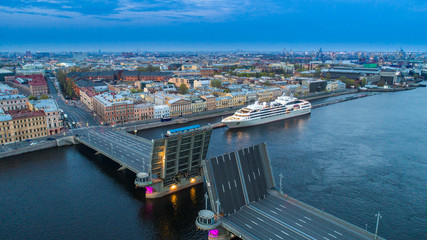 Fototapeta premium St. Petersburg. Annunciation Bridge. Neva River.
