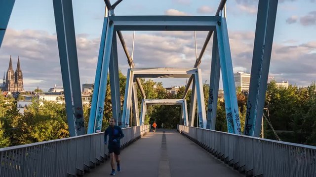 Zeitraffer Verkehr Br&uuml;cke Hyperlapse Bewegung rasch