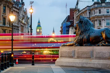  London Trafalgar Square leeuw en Big Ben toren op de achtergrond, London, UK © daliu