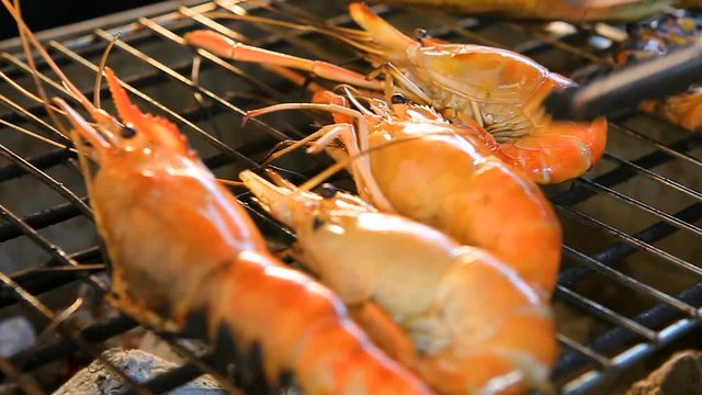 shrimp grilled on barbe - que stove
