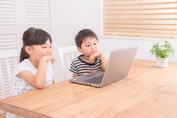 パソコンと子供