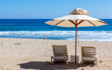 parasol sur plage de Boucan Canot, Saint-Gilles, île de la Réunion 