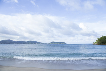 Andaman Sea, clear water, emerald green, the vast blue sky, beautiful sandy beaches, beautiful beaches.