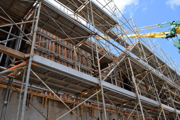 建設工事現場の足場