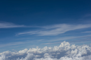 Obraz premium Blue sky and white cloud see from airplane's window