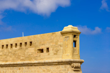 Imposante Festungsanlage: Mauer des Fort St. Elmo in Valletta