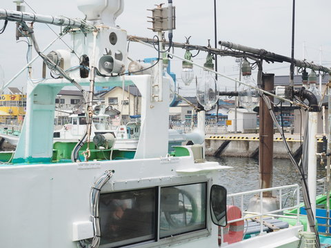 イカ釣り漁船
