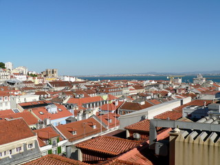 Lissabon, Blick &uuml;ber die D&auml;cher vom Stadtviertel Baixa