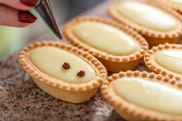 Mini cream tarts