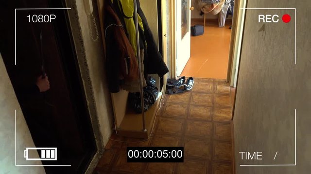 CCTV camera caught thief with a crowbar broke into the apartment.