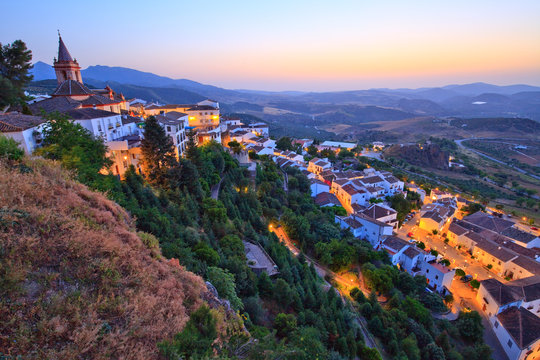 Zahara de la Sierra, village blanc d'Andalousie