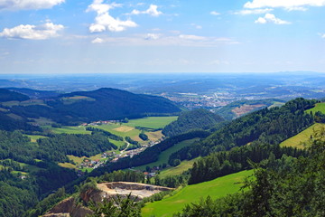 Fototapeta na wymiar Gemeinde NAAS mit Bezirkshauptstadt WEIZ im Hintergrund ( Oststeiermark )