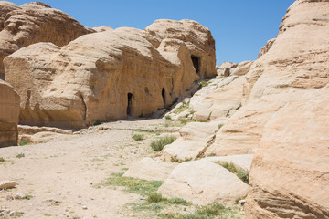 Fototapeta na wymiar Passing Bab Al Siq on the trail to Petra