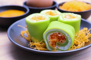 roll crepe with thai dessert