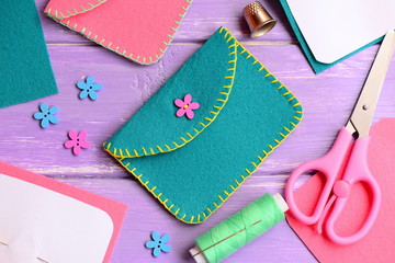 Nice felt purse with flower wooden button. Scissors, thread, needle, thimble, paper templates,...