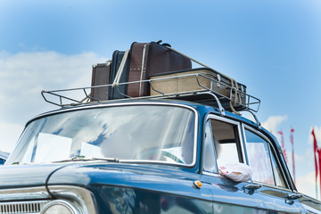 suitcase car roof