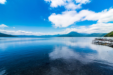 Fototapeta premium 北海道 大自然 支笏湖