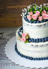 Obraz na płótnie Canvas Gentle wedding cake with blueberry and roses