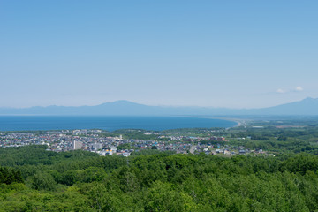 オホーツク流氷館から見る網走市街とオホーツク海、知床半島の風景