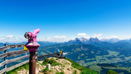 Wandern umgeben von einem traumhaften Alpenpanorama - Aussichtspunkt in den Alpen