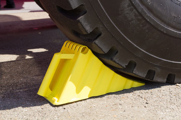 Parking stop for car wheels