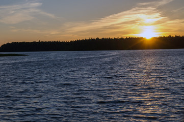 Zach&oacute;d słońca nad jeziorem, Poland.