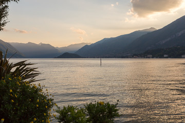 Coucher de soleil sur le lac de côme