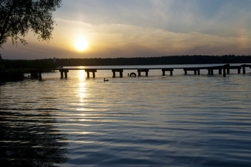 Zachód słońca nad jeziorem, Mazury.