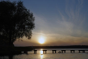 Fototapeta na wymiar Zachód słońca nad jeziorem, Mazury.