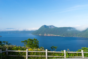 快晴の摩周湖第一展望台から見る摩周湖の風景